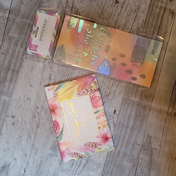 Notepad and prayer cards - Picture 1 of 3